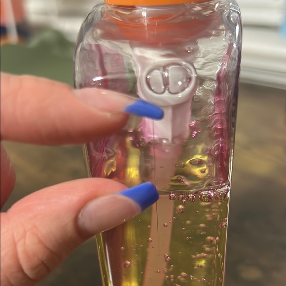 Glow Your Own Way Self Tan Gel - Pink - Picture 2 of 4